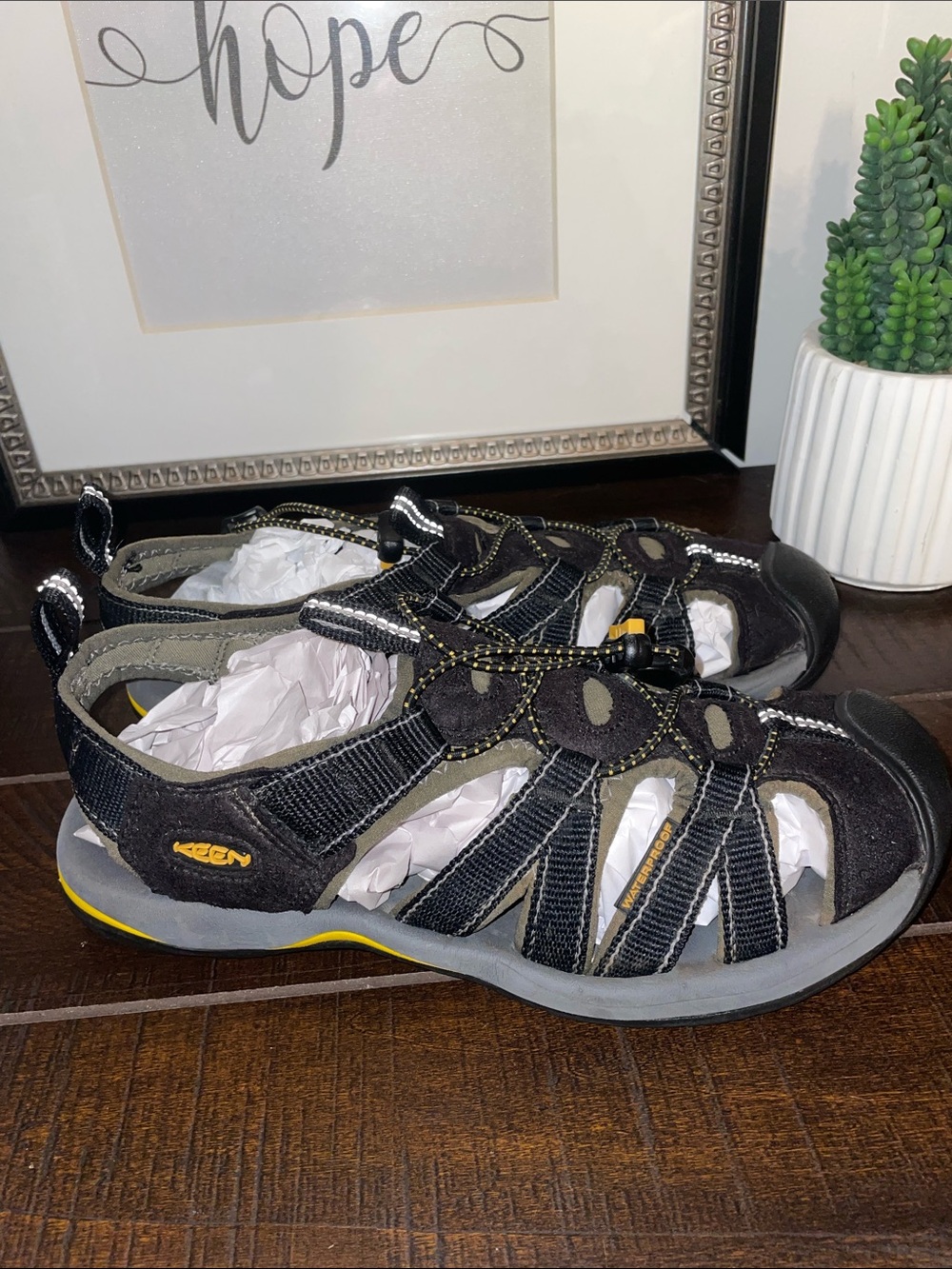Keen Kanyon Men's Closed-Toe Waterproof Sport Sandals Size 7 / Women’s 8.5